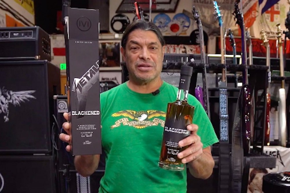 Metallica Announce New ‘Black Album’-Enhanced Batch of BLACKENED Whiskey Metallica Announce New ‘Black Album’-Enhanced Batch of BLACKENED Whiskey