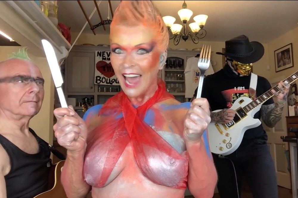Watch King Crimson’s Robert Fripp + Wife Toyah Cover Sex Pistols’ ‘Pretty Vacant’ Watch King Crimson’s Robert Fripp + Wife Toyah Cover Sex Pistols’ ‘Pretty Vacant’
