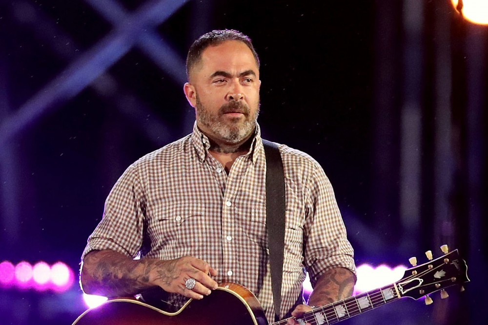 Staind’s Aaron Lewis Announces 2021 U.S. Tour With Backing Band The Stateliners Staind’s Aaron Lewis Announces 2021 U.S. Tour With Backing Band The Stateliners