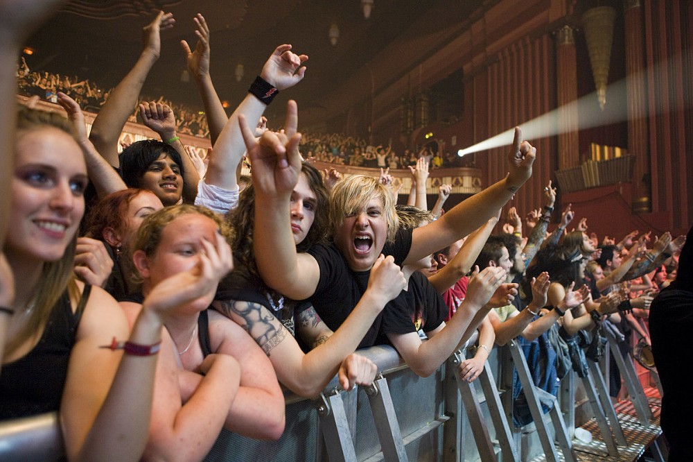 England Wants Venues to Require ‘COVID Passports’ for Concertgoers England Wants Venues to Require ‘COVID Passports’ for Concertgoers