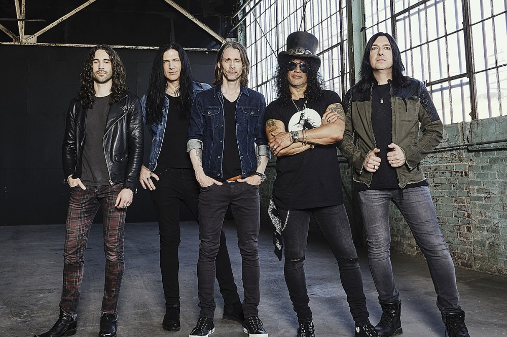 Slash Signs to New Gibson Record Label for Upcoming Album Slash Signs to New Gibson Record Label for Upcoming Album