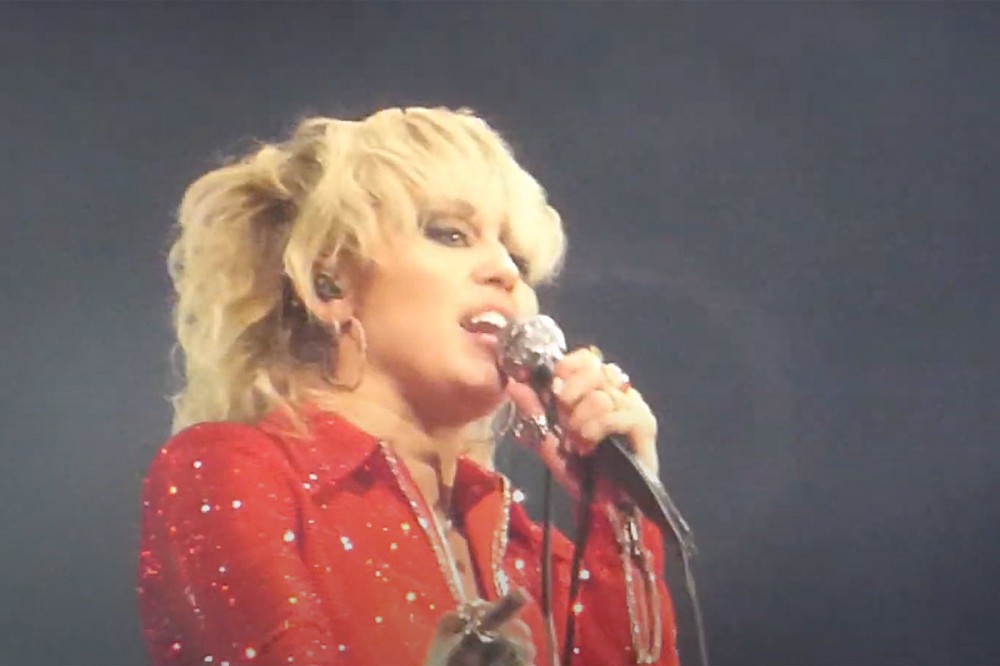 Miley Cyrus Covers Temple of the Dog, Billy Idol + Pixies at 2021 Lollapalooza Miley Cyrus Covers Temple of the Dog, Billy Idol + Pixies at 2021 Lollapalooza