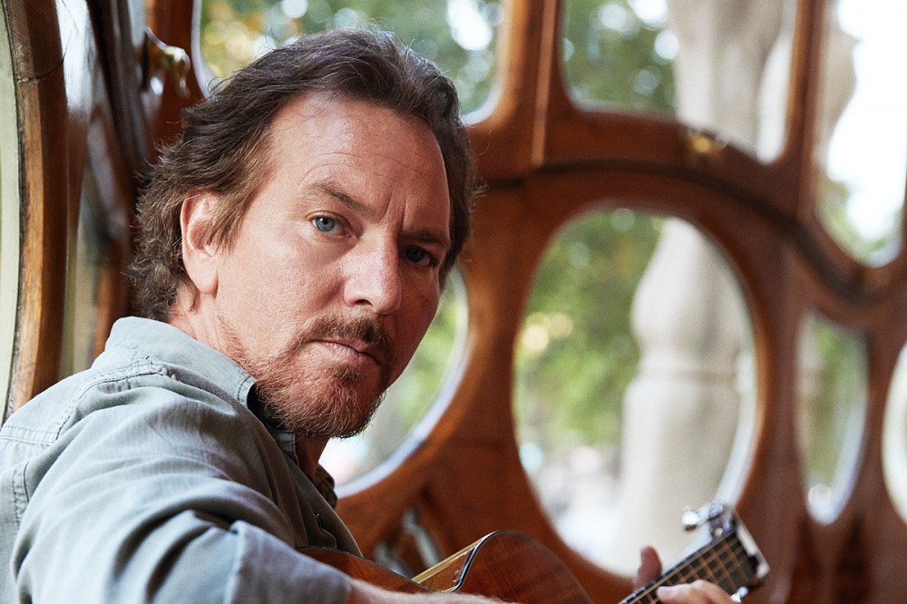 Pearl Jam’s Eddie Vedder Debuts ‘Long Way’ Song Off New Solo Album ‘Earthling’ Pearl Jam’s Eddie Vedder Debuts ‘Long Way’ Song Off New Solo Album ‘Earthling’