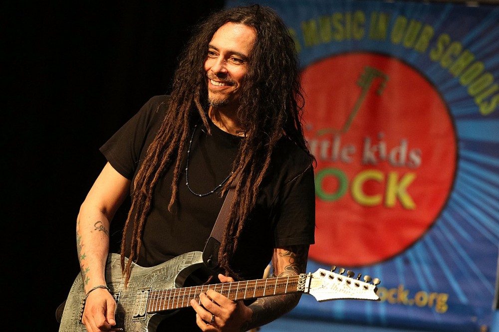 Korn’s Munky Tests Positive for COVID, Band’s Tour Will Continue Korn’s Munky Tests Positive for COVID, Band’s Tour Will Continue