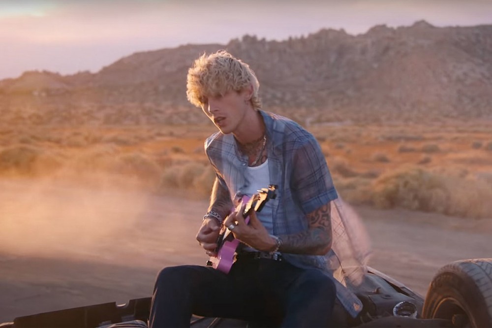 Machine Gun Kelly Wins Best Alternative Video for ‘My Ex’s Best Friend’ at 2021 MTV Video Music Awards Machine Gun Kelly Wins Best Alternative Video for ‘My Ex’s Best Friend’ at 2021 MTV Video Music Awards