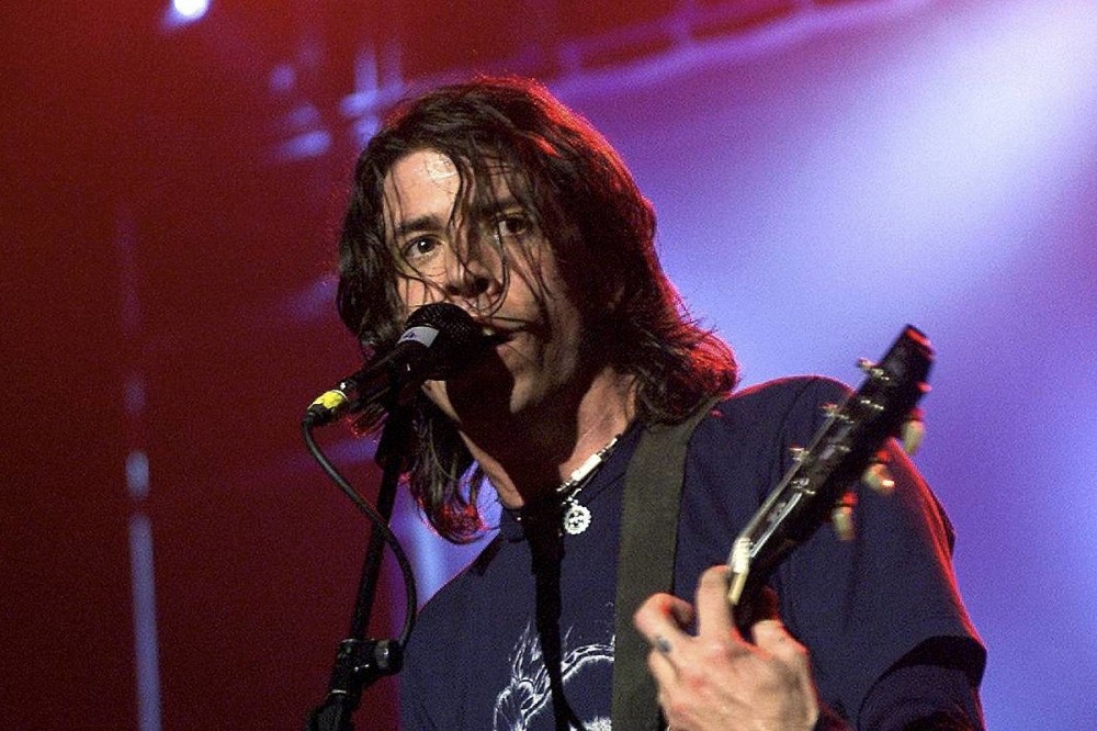 What Is Dave Grohl Whispering in Foo Fighters’ ‘Everlong’? What Is Dave Grohl Whispering in Foo Fighters’ ‘Everlong’?