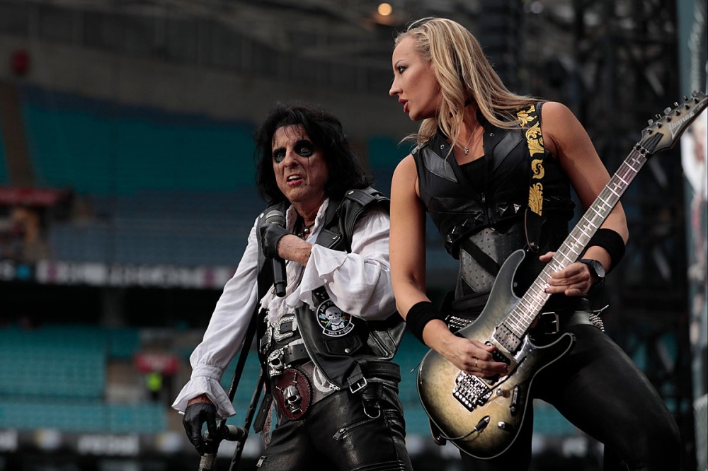 Alice Cooper Breaks Cane Onstage, Accidentally Hits Nita Strauss in the Head Mid-Song Alice Cooper Breaks Cane Onstage, Accidentally Hits Nita Strauss in the Head Mid-Song