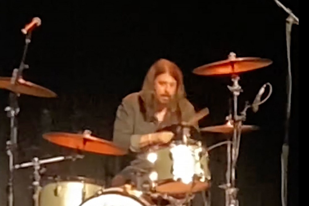Watch Dave Grohl Drum to Nirvana’s ‘Smells Like Teen Spirit’ at ‘Storyteller’ Event Watch Dave Grohl Drum to Nirvana’s ‘Smells Like Teen Spirit’ at ‘Storyteller’ Event