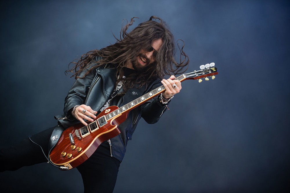 Slash / Mammoth WVH Guitarist Frank Sidoris and Wife Involved in ‘Serious Car Accident’ Slash / Mammoth WVH Guitarist Frank Sidoris and Wife Involved in ‘Serious Car Accident’