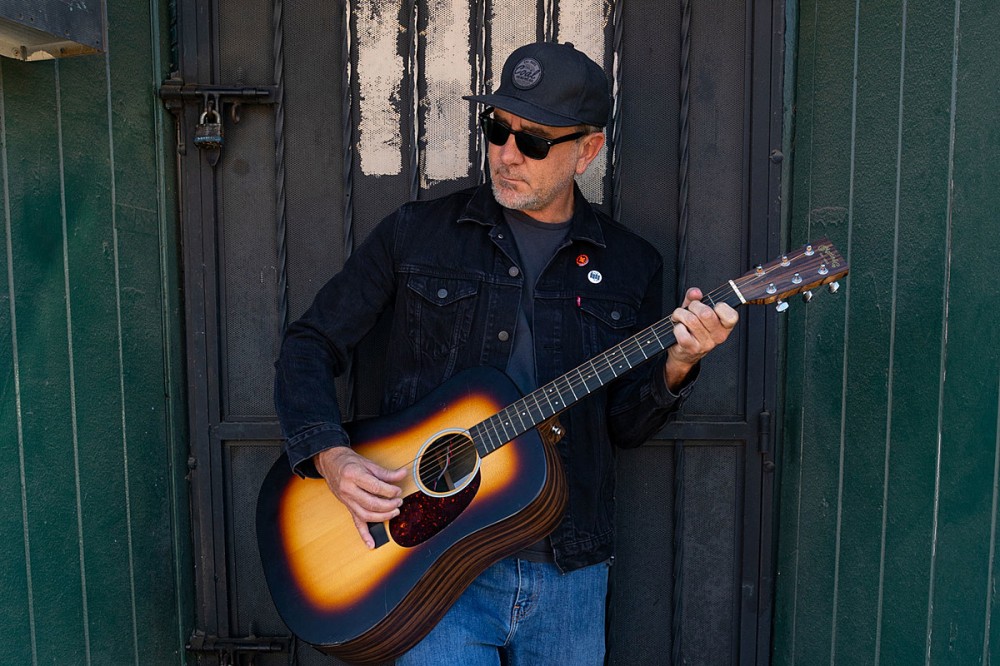 Pennywise’s Jim Lindberg Drops Uplifting ‘You’re Not Alone,’ Announces Solo Acoustic Album Pennywise’s Jim Lindberg Drops Uplifting ‘You’re Not Alone,’ Announces Solo Acoustic Album