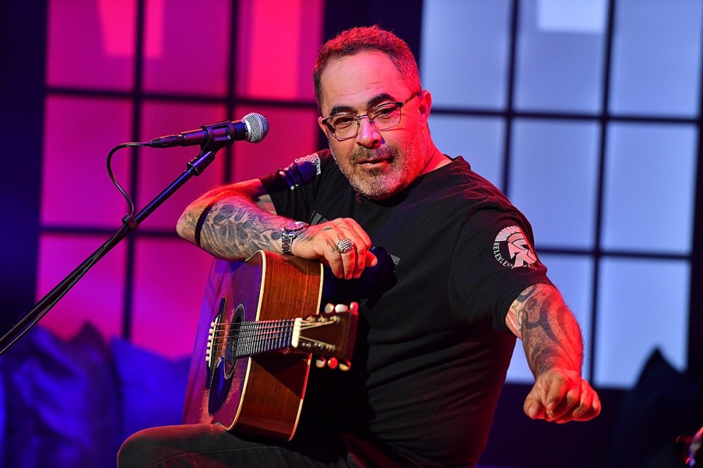 Stain’s Aaron Lewis to Release ‘Frayed at Both Ends’ Country Album in 2022, New Song ‘Goodbye Town’ Out Now Stain’s Aaron Lewis to Release ‘Frayed at Both Ends’ Country Album in 2022, New Song ‘Goodbye Town’ Out Now