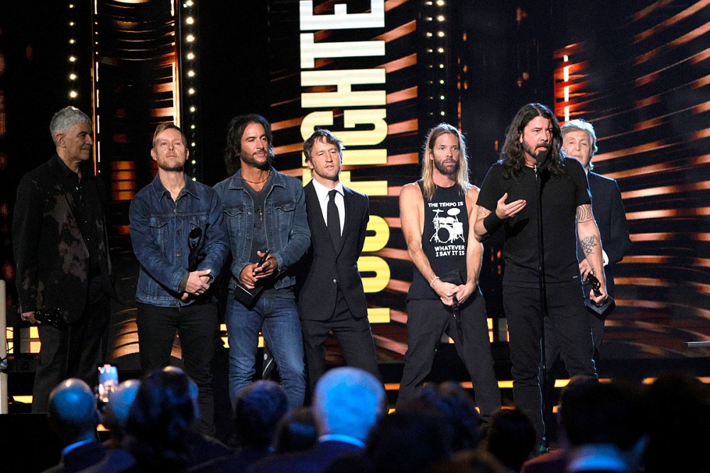Foo Fighters Inducted Into Rock Hall By Paul McCartney, Perform Beatles Song With Him Foo Fighters Inducted Into Rock Hall By Paul McCartney, Perform Beatles Song With Him