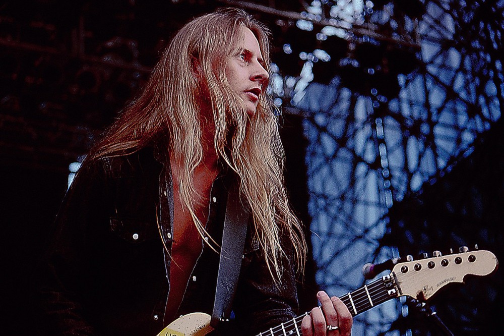 Alice in Chains’ Jerry Cantrell Names the Best Grunge Guitarist Alice in Chains’ Jerry Cantrell Names the Best Grunge Guitarist