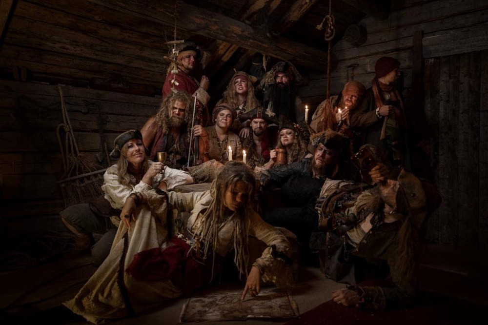 Pirate Metal Band Ye Banished Privateers Parody Holiday Classics on ‘Sulphur Ahoy’ + Announce Christmas Album Pirate Metal Band Ye Banished Privateers Parody Holiday Classics on ‘Sulphur Ahoy’ + Announce Christmas Album