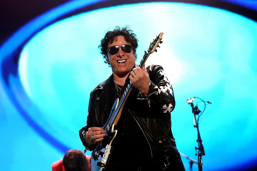 Journey’s Neal Schon Warns Fans of Online Imposter Journey’s Neal Schon Warns Fans of Online Imposter