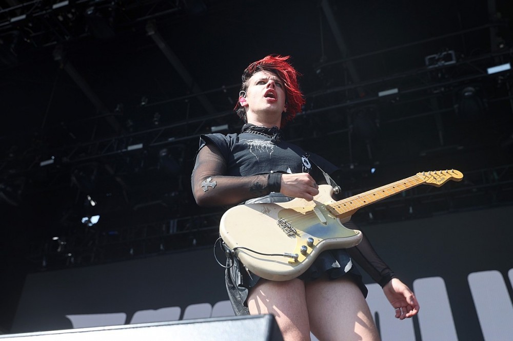 Yungblud Responds to Troll Who Accused Him of Miming Guitar Yungblud Responds to Troll Who Accused Him of Miming Guitar