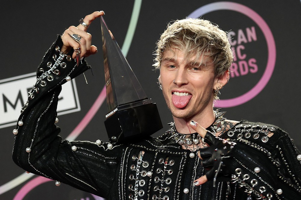 Machine Gun Kelly Wins ‘Favorite Rock Artist’ at 2021 AMAs, Says Age of Rock Star ‘Looks Pretty Alive to Me’ Machine Gun Kelly Wins ‘Favorite Rock Artist’ at 2021 AMAs, Says Age of Rock Star ‘Looks Pretty Alive to Me’