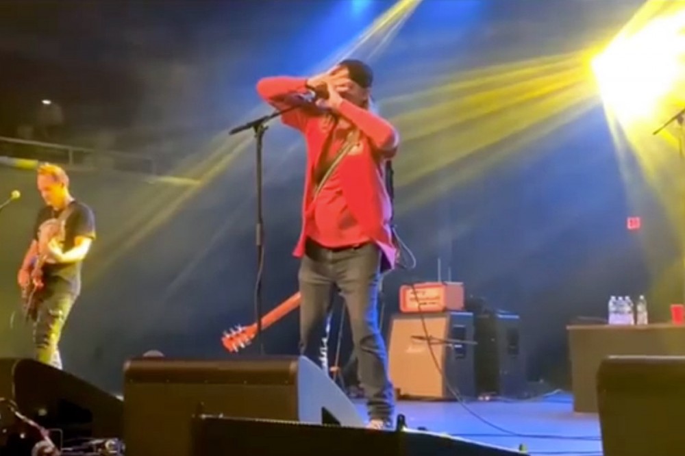 Puddle of Mudd’s Wes Scantlin Walks Offstage After Arguing Over Lights Being in His Eyes Puddle of Mudd’s Wes Scantlin Walks Offstage After Arguing Over Lights Being in His Eyes