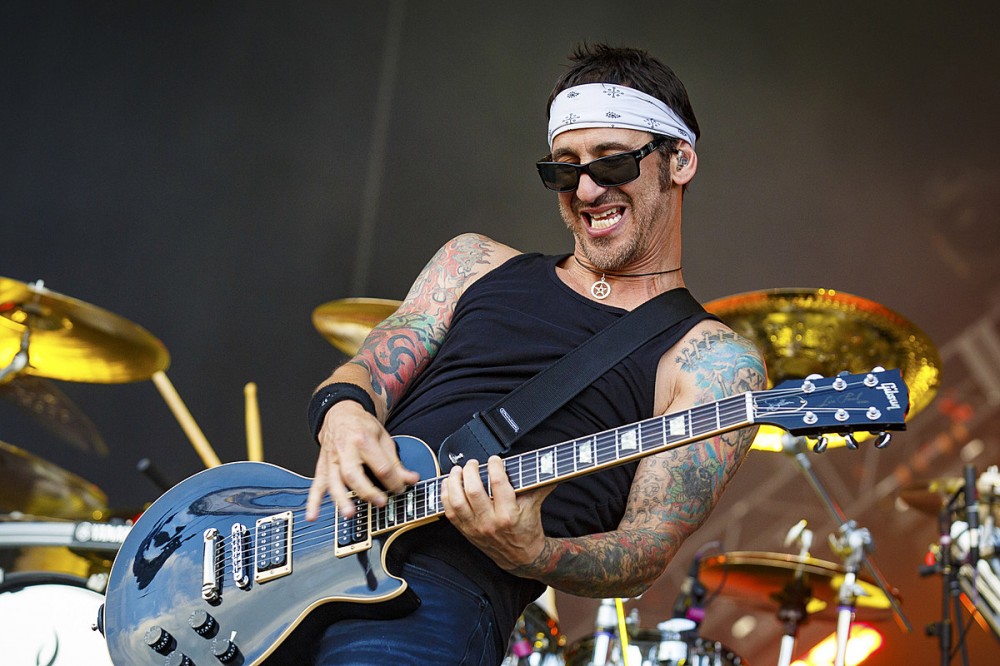 Godsmack’s Sully Erna Calls Out Celebrities for Giving Medical Advice During Pandemic Godsmack’s Sully Erna Calls Out Celebrities for Giving Medical Advice During Pandemic