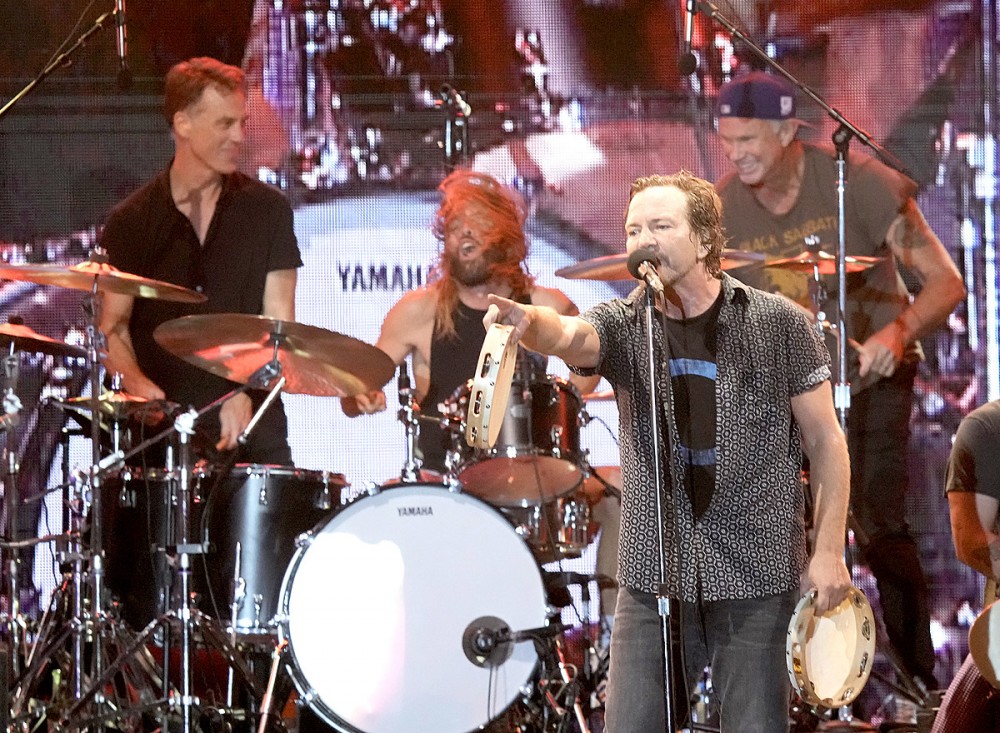Eddie Vedder Honors Taylor Hawkins During First 2022 Pearl Jam Show