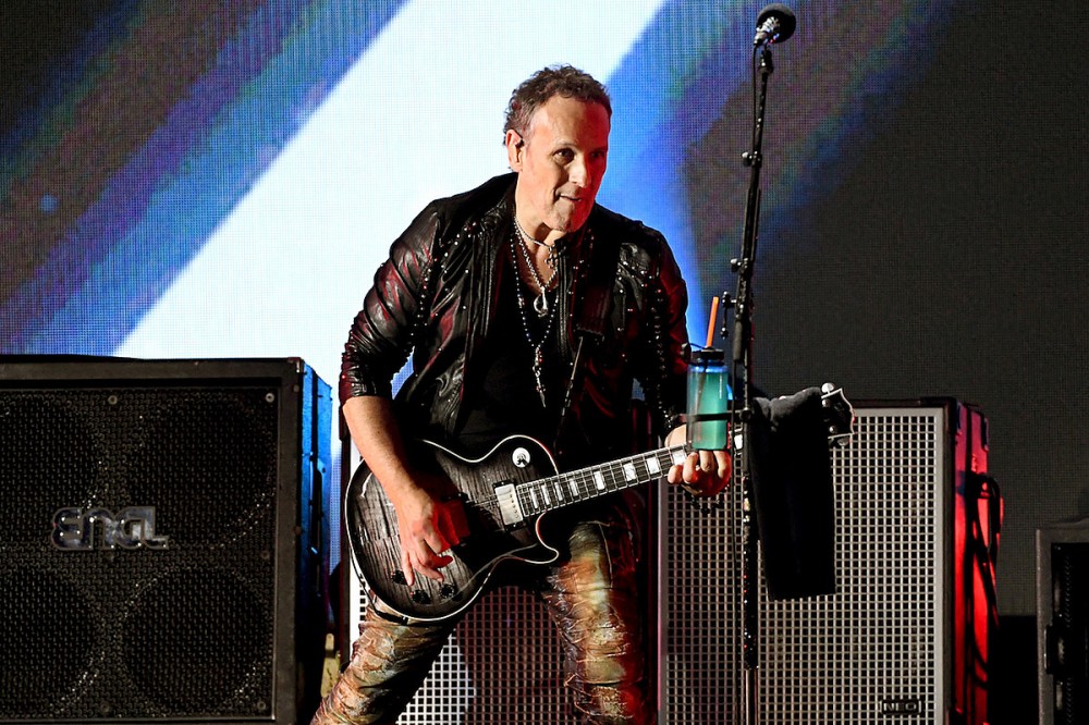 Why Vivian Campbell Didn’t Write Any Songs on New Def Leppard Album Why Vivian Campbell Didn’t Write Any Songs on New Def Leppard Album
