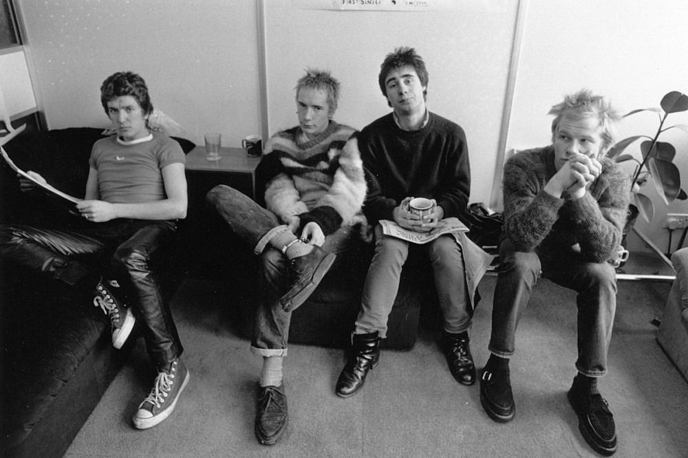 Sex Pistols’ ‘God Save the Queen’ Hits No. 1 on U.K. Chart After Queen Elizabeth’s Concert Celebration Sex Pistols’ ‘God Save the Queen’ Hits No. 1 on U.K. Chart After Queen Elizabeth’s Concert Celebration