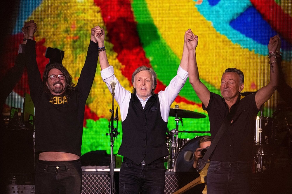 Dave Grohl Returns to Concert Stage With Paul McCartney + Bruce Springsteen Dave Grohl Returns to Concert Stage With Paul McCartney + Bruce Springsteen