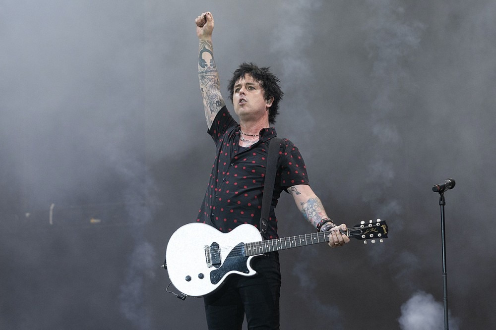 Green Day’s Billie Joe Armstrong Says He’s Renouncing U.S. Citizenship – ‘F–k America’ Green Day’s Billie Joe Armstrong Says He’s Renouncing U.S. Citizenship – ‘F–k America’