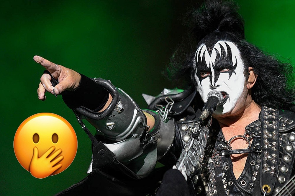 Watch KISS Show Australian Flag During Thank You Message to Austrian Fans Watch KISS Show Australian Flag During Thank You Message to Austrian Fans