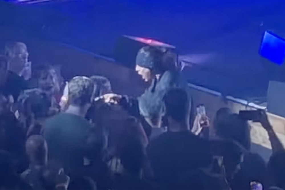 The Cult’s Ian Astbury Leaps From Stage to Break Up Fight Between Fans The Cult’s Ian Astbury Leaps From Stage to Break Up Fight Between Fans