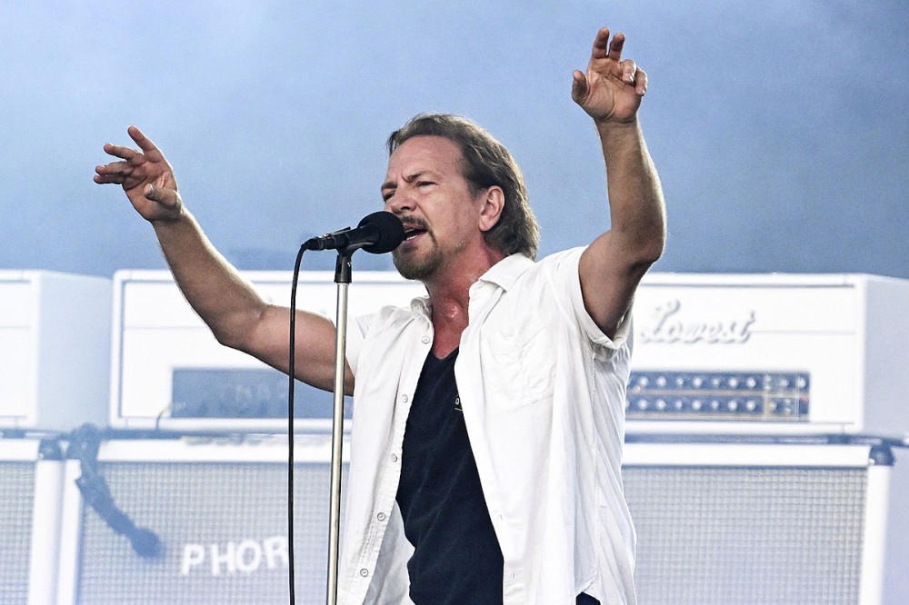Eddie Vedder Suffering From Vocal Damage, Pearl Jam Cancel Show Eddie Vedder Suffering From Vocal Damage, Pearl Jam Cancel Show