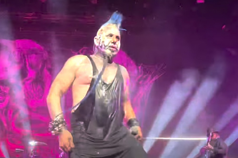 Mudvayne’s Chad Gray ‘Still Hurting’ After ‘F—ing Brutal’ Fall Off Stage Mudvayne’s Chad Gray ‘Still Hurting’ After ‘F—ing Brutal’ Fall Off Stage