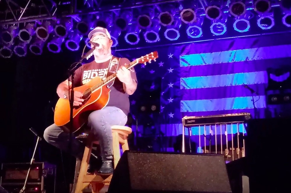 Aaron Lewis Plays New Acoustic Song ‘I Ain’t Made in China’ Live