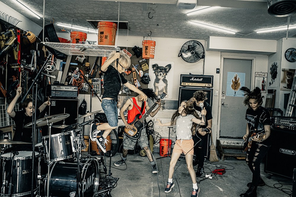 6 + 8-Year Olds Sing Together on All-Kid Korn Cover 6 + 8-Year Olds Sing Together on All-Kid Korn Cover