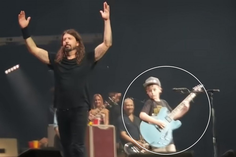 That Time Foo Fighters Covered Metallica’s ‘Enter Sandman’ With 10-Year-Old on Guitar That Time Foo Fighters Covered Metallica’s ‘Enter Sandman’ With 10-Year-Old on Guitar