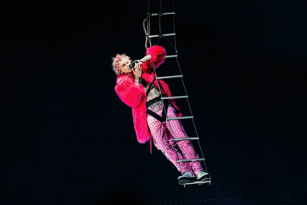 See Stunning Pics From Machine Gun Kelly’s Cleveland Homecoming Gig See Stunning Pics From Machine Gun Kelly’s Cleveland Homecoming Gig