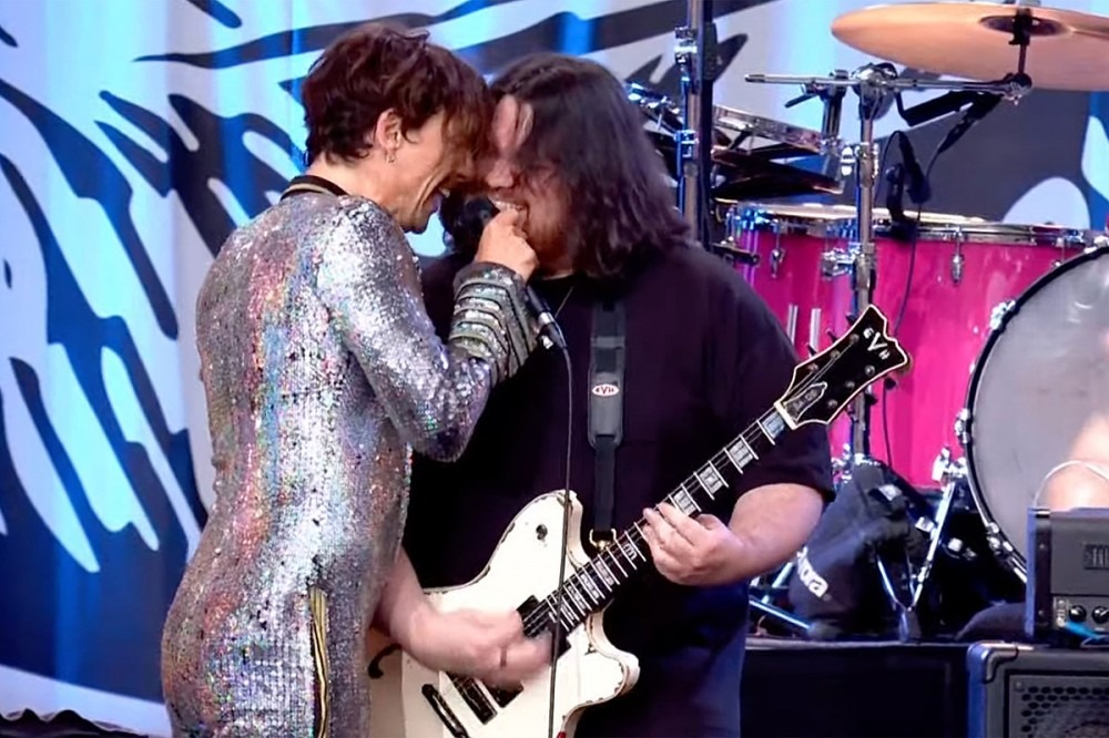 Wolfgang Van Halen + The Darkness’ Justin Hawkins Lead Blistering Van Halen Set at Taylor Hawkins Tribute Concert Wolfgang Van Halen + The Darkness’ Justin Hawkins Lead Blistering Van Halen Set at Taylor Hawkins Tribute Concert