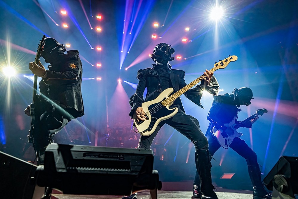 One of Ghost’s Nameless Ghouls Falls Down Onstage, Jokes They ‘Meant to Do That’ One of Ghost’s Nameless Ghouls Falls Down Onstage, Jokes They ‘Meant to Do That’