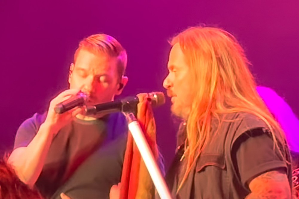 Shinedown’s Brent Smith Performs ‘Simple Man’ With Lynyrd Skynyrd Shinedown’s Brent Smith Performs ‘Simple Man’ With Lynyrd Skynyrd